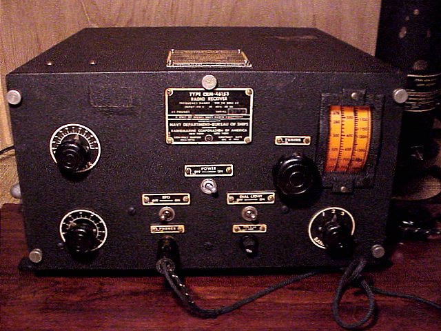 Navy DAE-1 direction finding radio (87k)