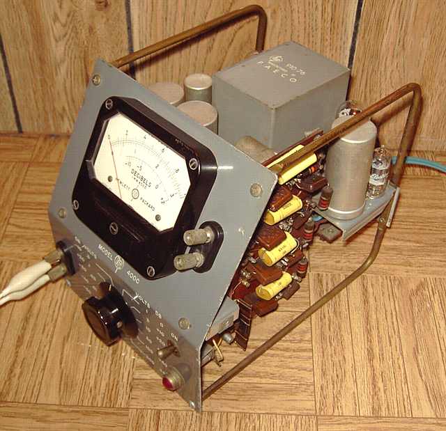 HP400C measures no-load AC voltage of a transformer)