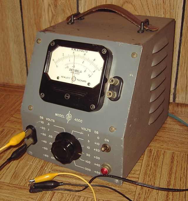 HP400C measures no-load AC voltage of a transformer